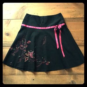 Adorable skirt with ribbon detail